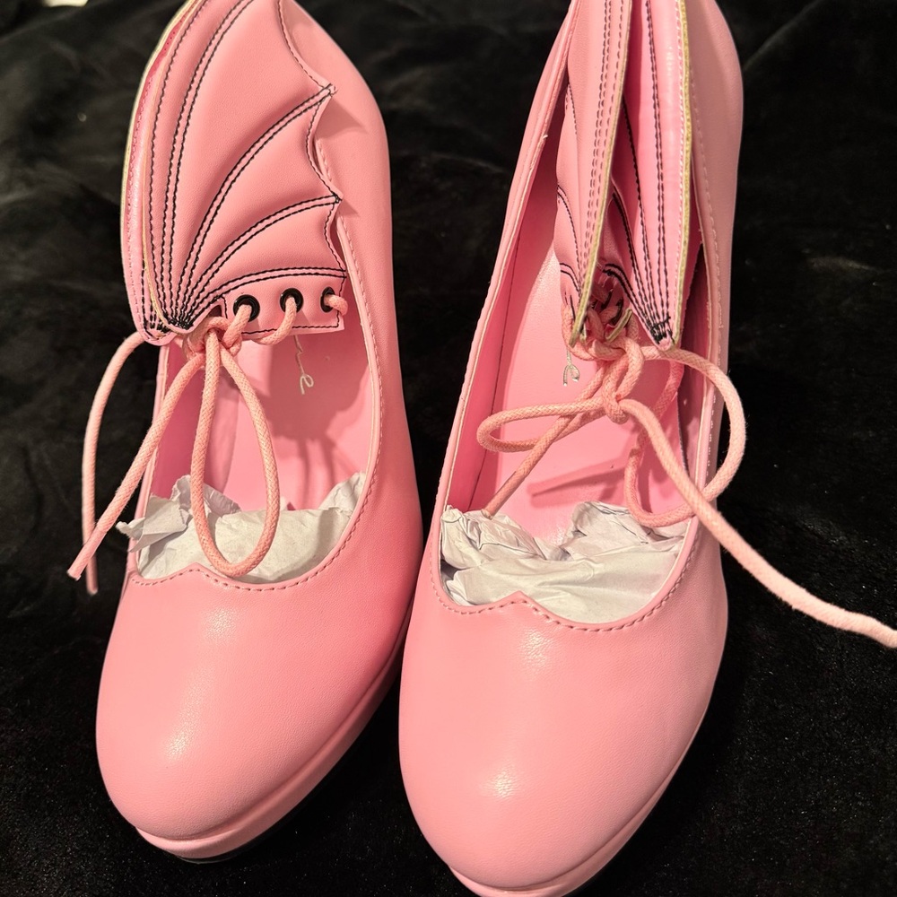 Pink Pump Bat Wing 4” High Heels - Picture 4 of 6